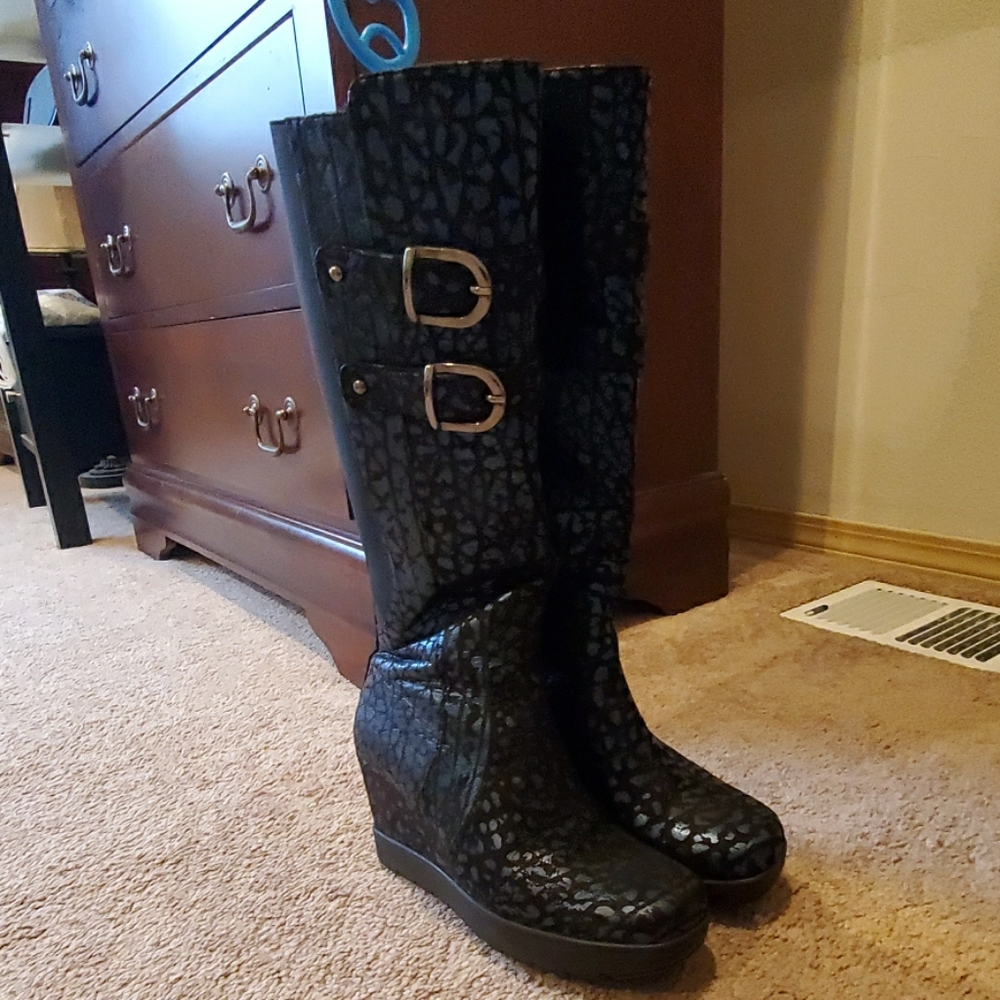 Leather boots